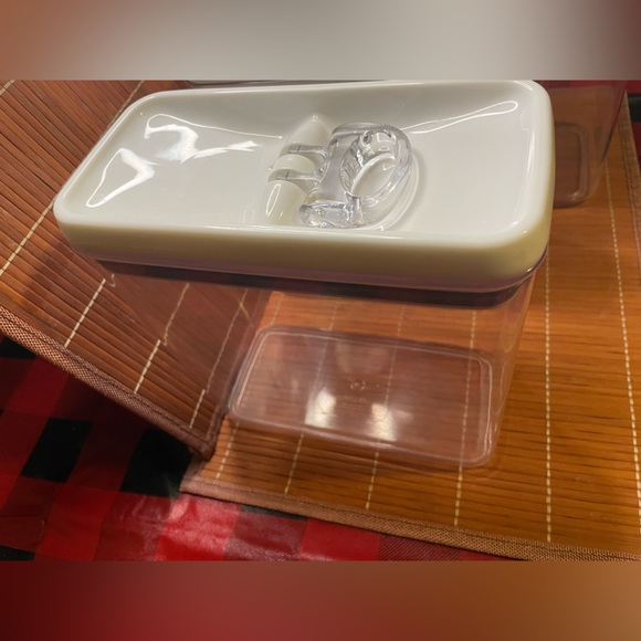 RELIST 4 Better Homes & Gardens Canisters Flip-Seal Food Storage Containers - Picture 2 of 14